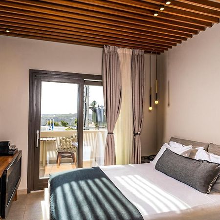 Uma Ray Suites Фира Екстериор снимка