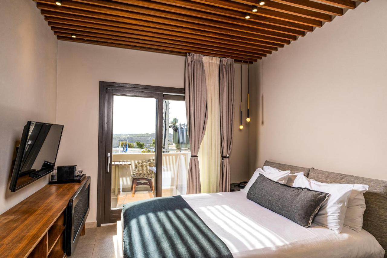 Uma Ray Suites Фира Екстериор снимка