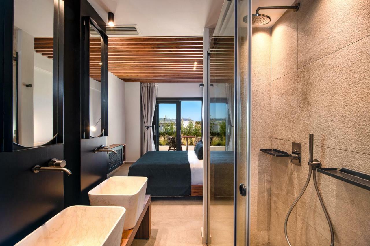 Uma Ray Suites Фира Екстериор снимка