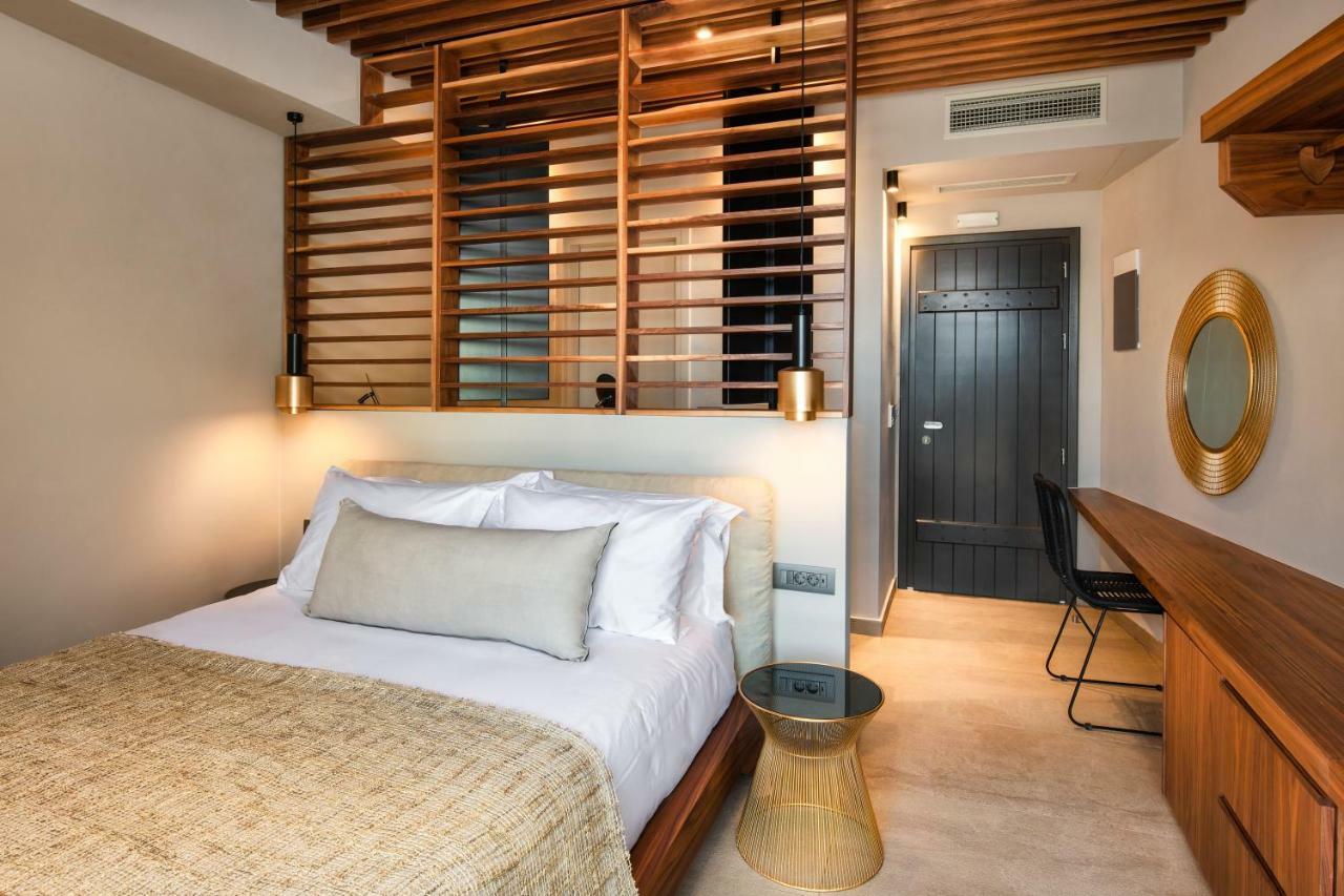 Uma Ray Suites Фира Екстериор снимка