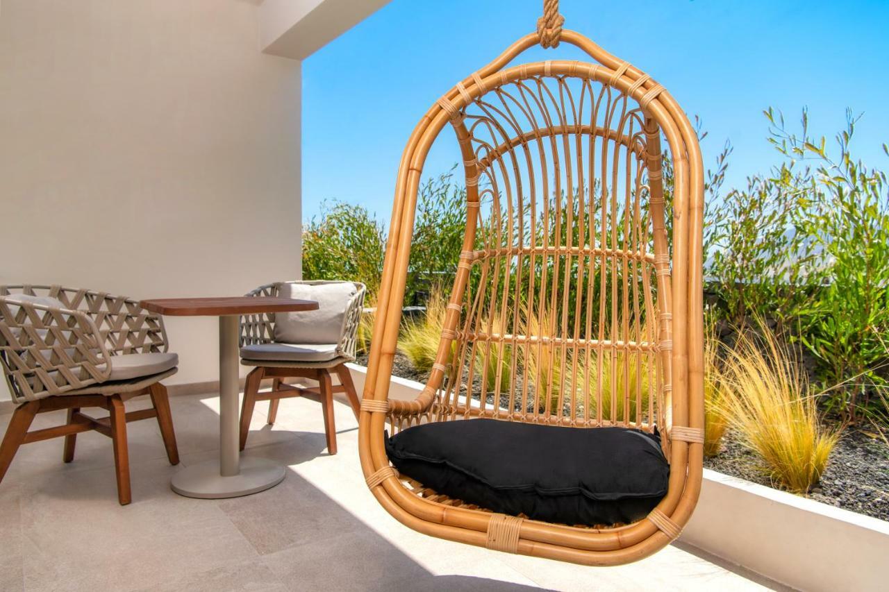 Uma Ray Suites Фира Екстериор снимка