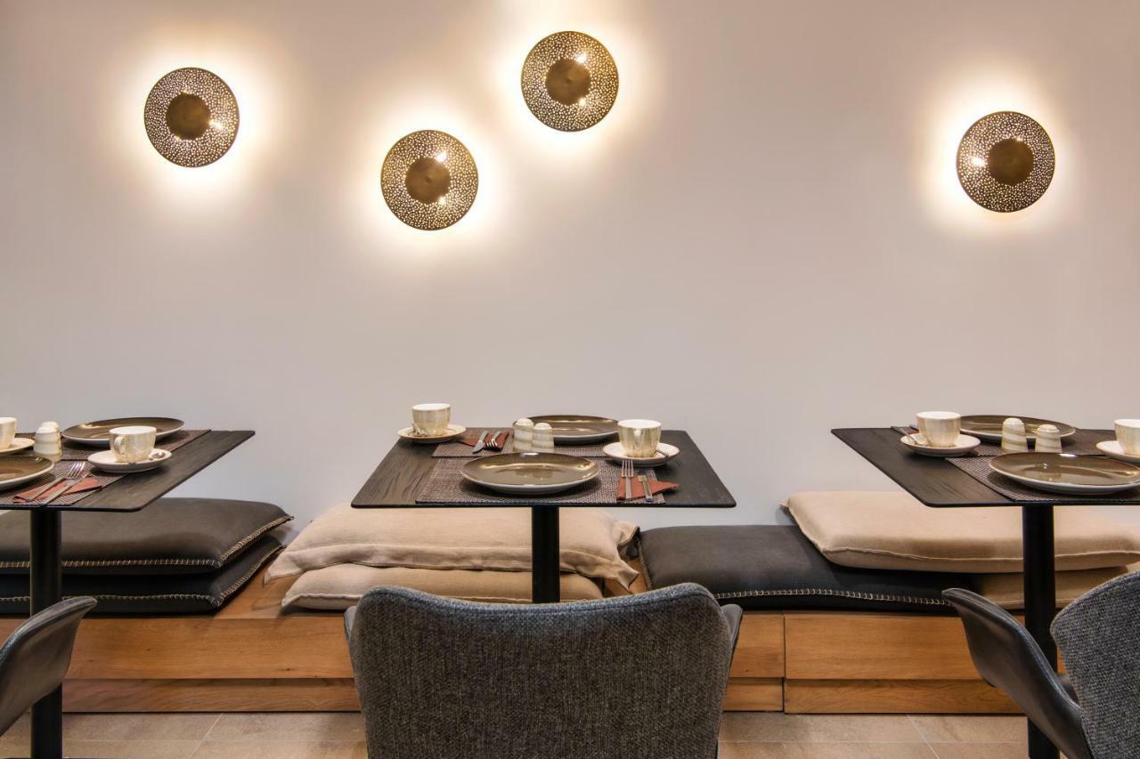 Uma Ray Suites Фира Екстериор снимка