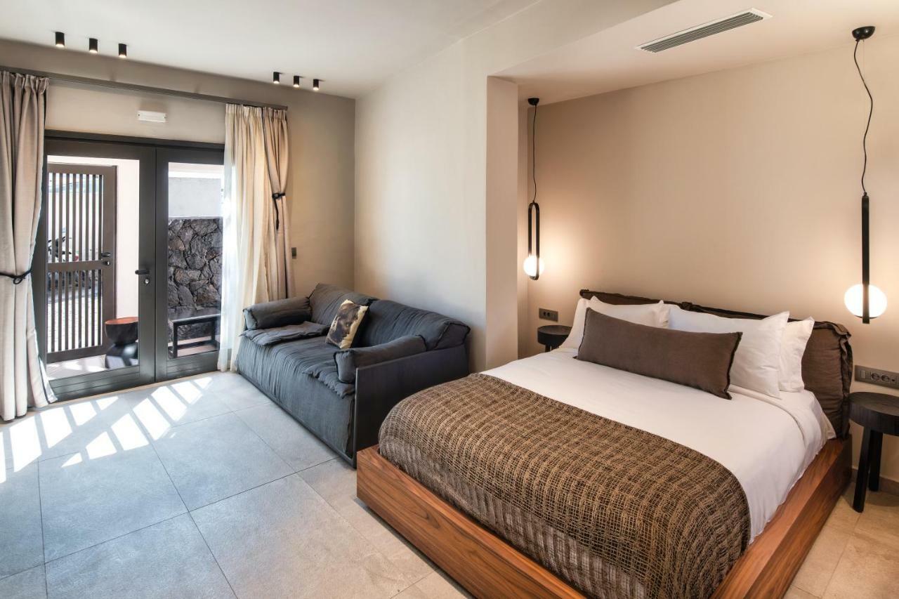 Uma Ray Suites Фира Екстериор снимка