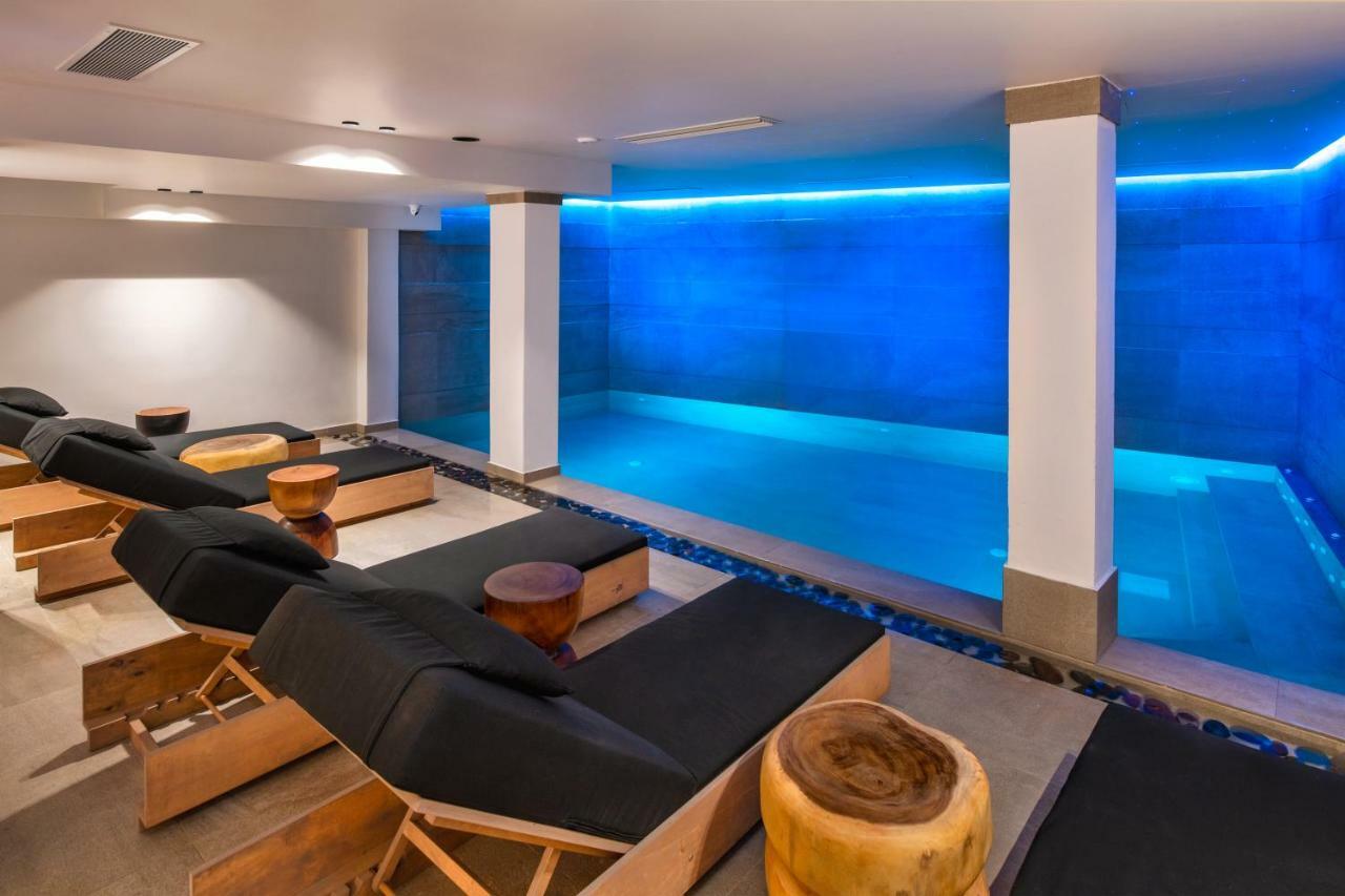 Uma Ray Suites Фира Екстериор снимка